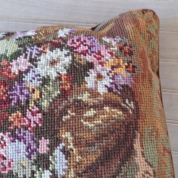 Vintage 100% Wool Needlepoint Floral Handmade Decorative Tapestry Mini Pillow - Picture 3 of 8
